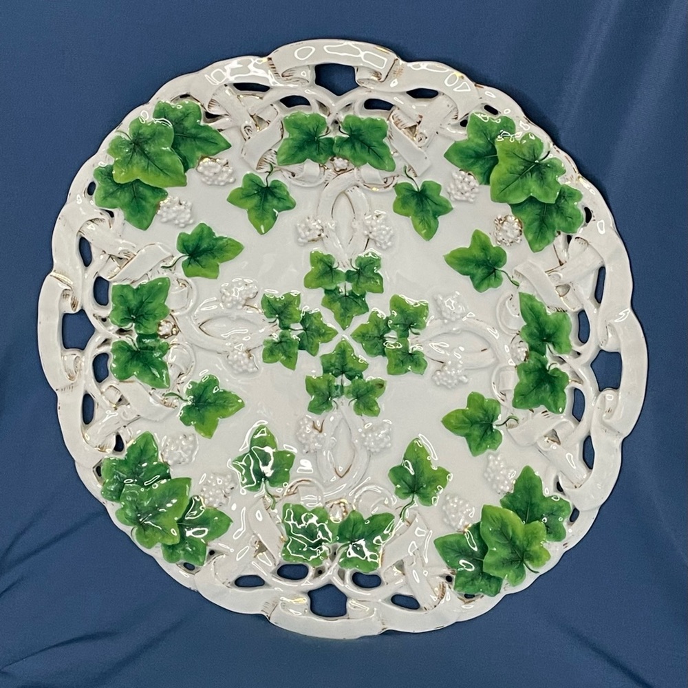 Antique MEISSEN green grape vine/leaves plate. Raised design. Made in Germany. - Picture 2 of 11